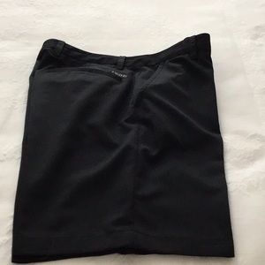 Men’s wash and wear golf shorts.